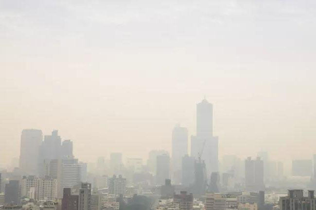 秋高氣燥，警惕“三手煙”！空氣凈化除濕機(jī)